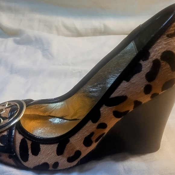 Steve Madden Trea-P Leather Leopard Hair Round Buckle Toe Wedge Heels Size 6 - Picture 10 of 11